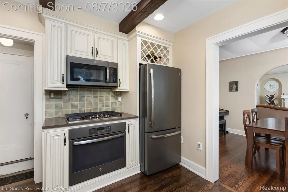 641 Fisher Road Grosse Pointe City, MI 48230