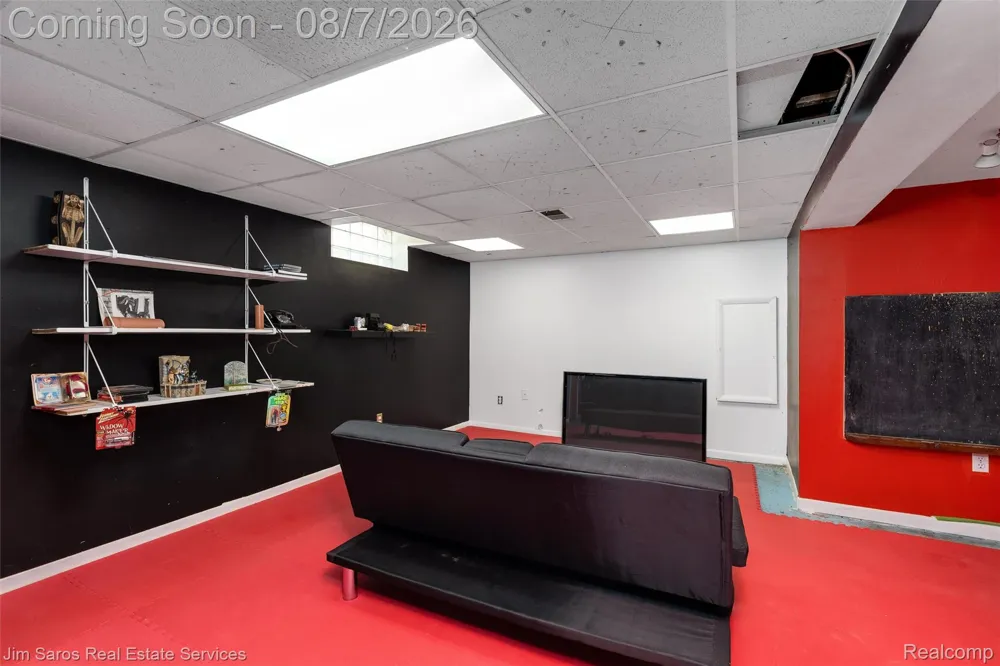 641 Fisher Road Grosse Pointe City, MI 48230