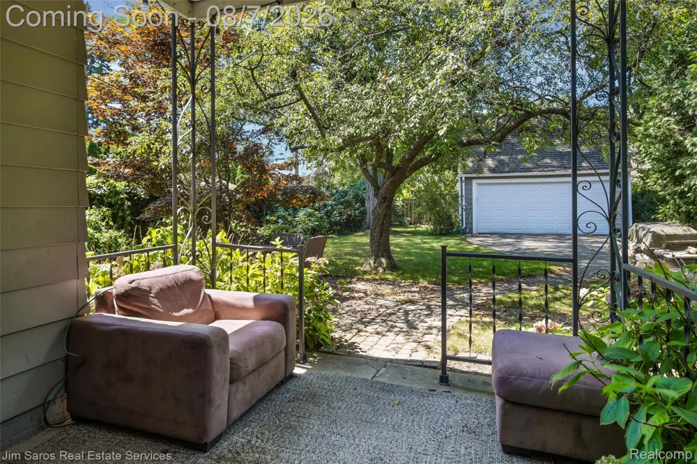 641 Fisher Road Grosse Pointe City, MI 48230