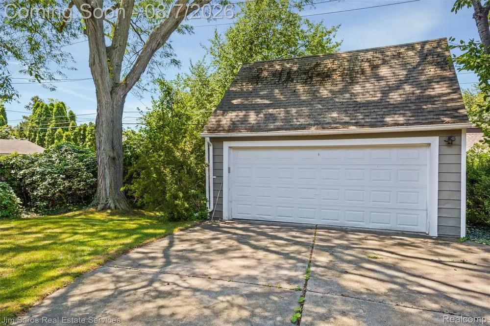 641 Fisher Road Grosse Pointe City, MI 48230