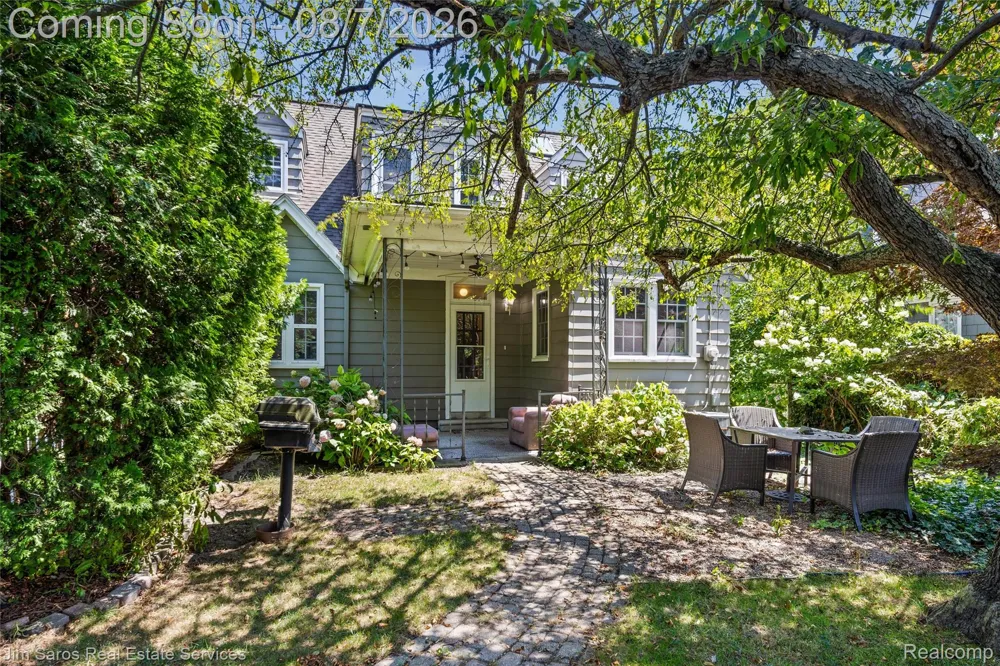 641 Fisher Road Grosse Pointe City, MI 48230