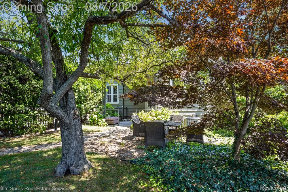 641 Fisher Road Grosse Pointe City, MI 48230