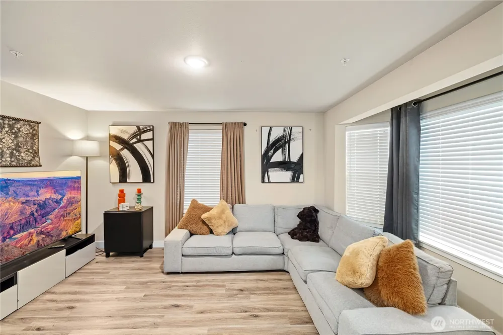 211 Norpoint Way NE Tacoma, WA 98422