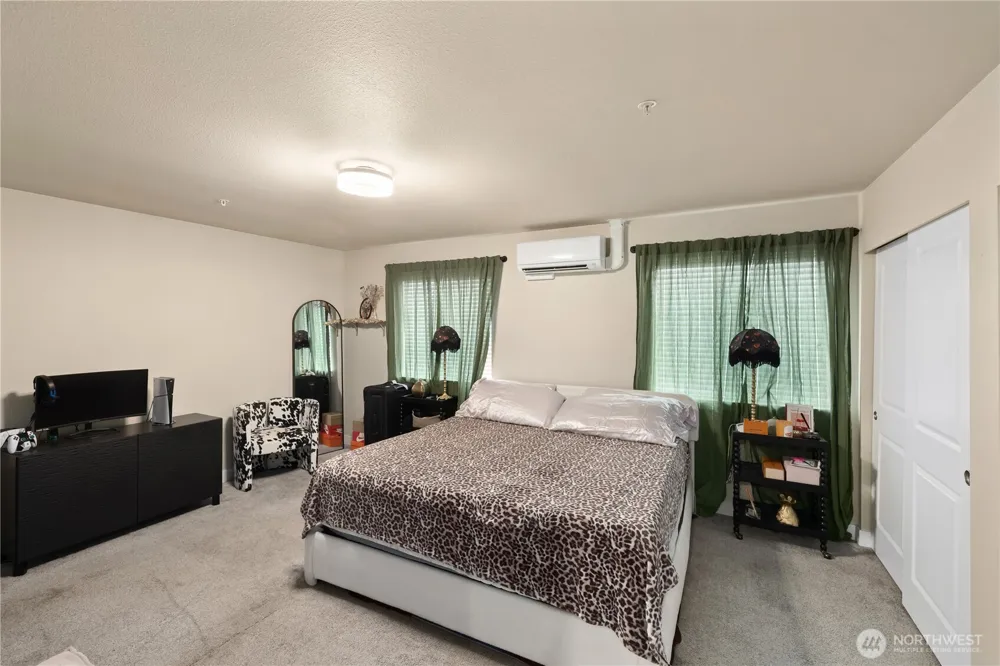 211 Norpoint Way NE Tacoma, WA 98422