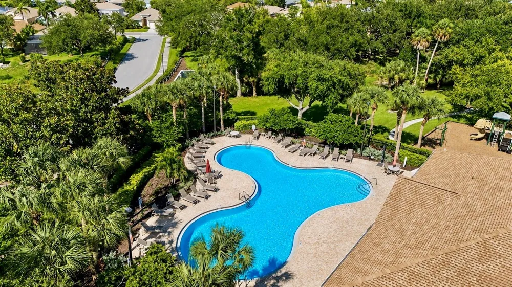 4033 OVERTURE CIRCLE Bradenton, FL 34209