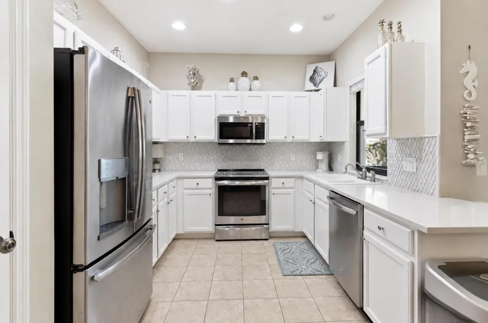 4033 OVERTURE CIRCLE Bradenton, FL 34209