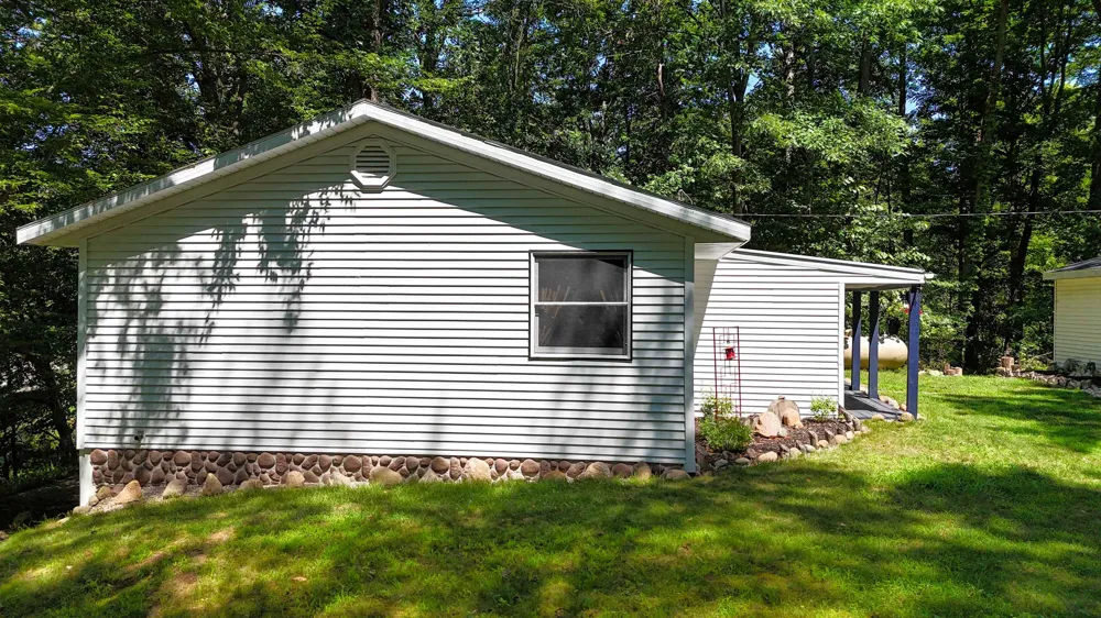 429 S Geneva Road Greendale Township, MI 48883