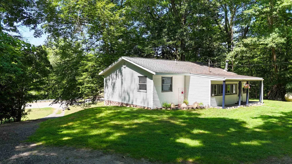 429 S Geneva Road Greendale Township, MI 48883