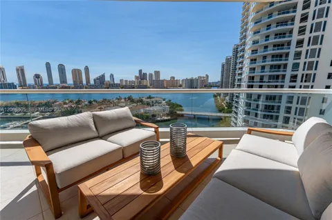 7000 Island Blvd #1402