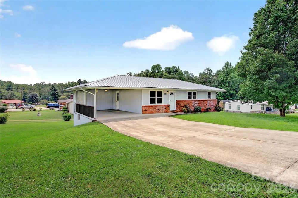 224 Cherokee Way Marion, NC 28752