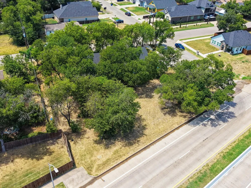 804 E Powell Avenue Fort Worth, TX 76104