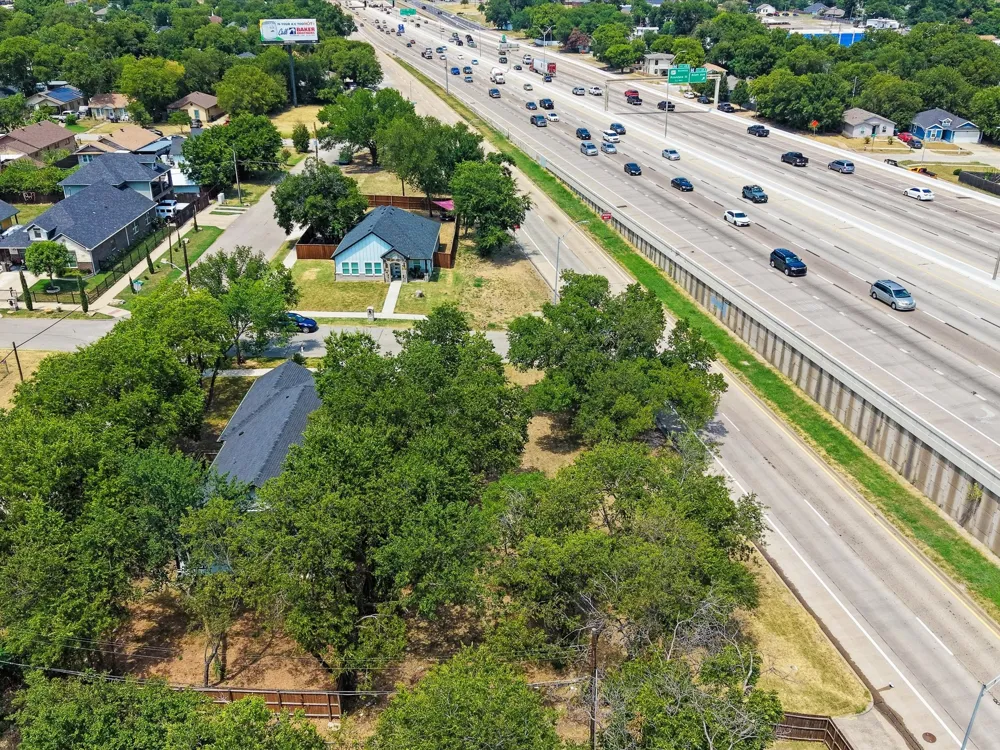 804 E Powell Avenue Fort Worth, TX 76104