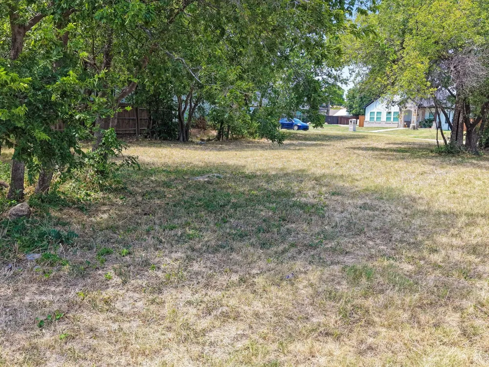 804 E Powell Avenue Fort Worth, TX 76104