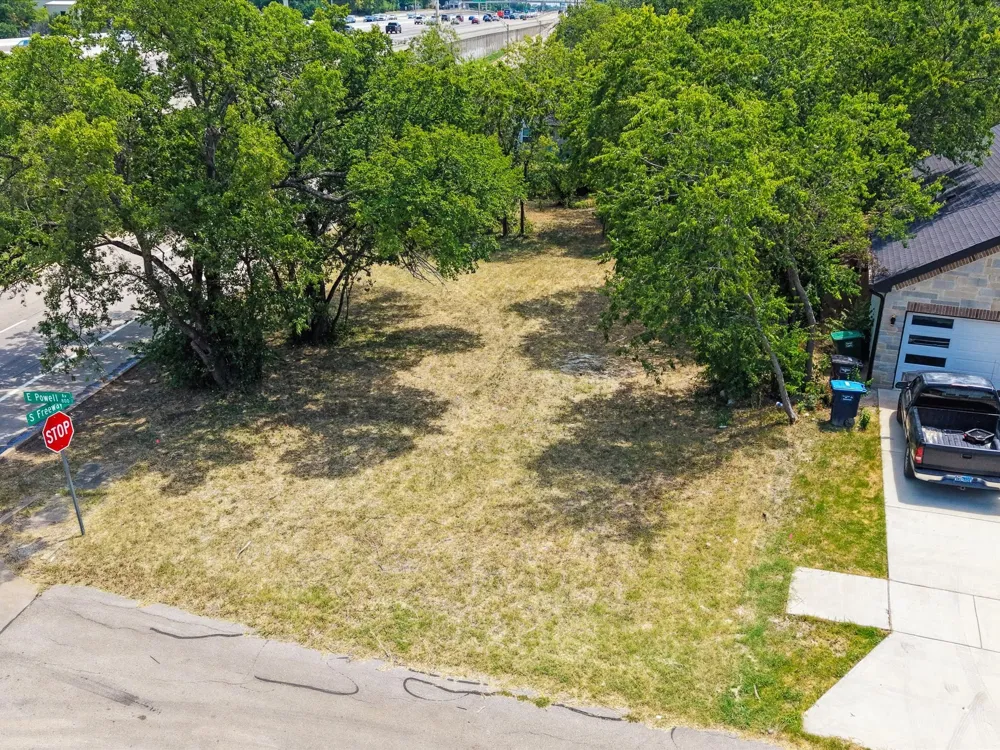 804 E Powell Avenue Fort Worth, TX 76104