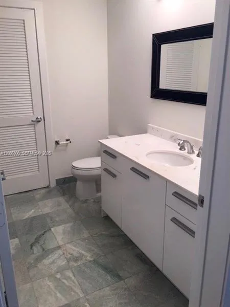 1050 Brickell Ave #2322 Miami, FL 33131