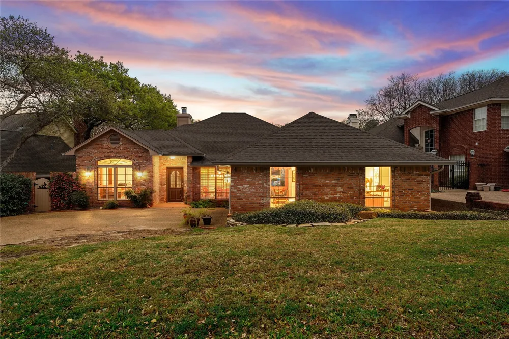 99 Sugar Creek Place Woodway, TX 76712