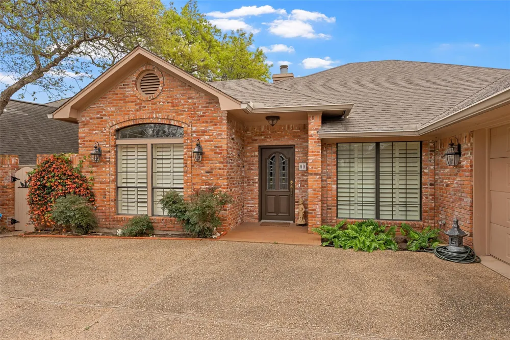 99 Sugar Creek Place Woodway, TX 76712
