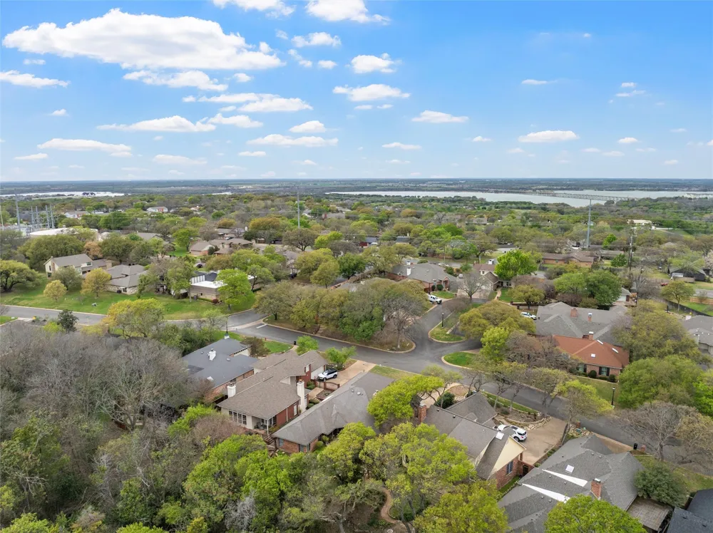 99 Sugar Creek Place Woodway, TX 76712