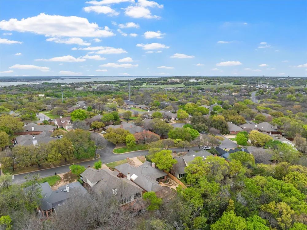 99 Sugar Creek Place Woodway, TX 76712