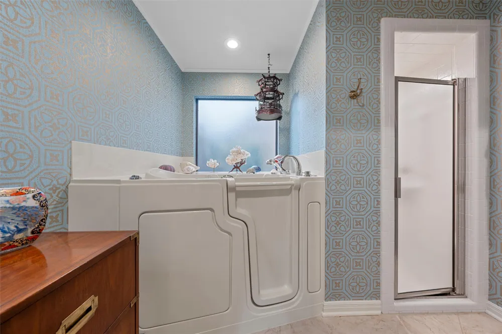 99 Sugar Creek Place Woodway, TX 76712