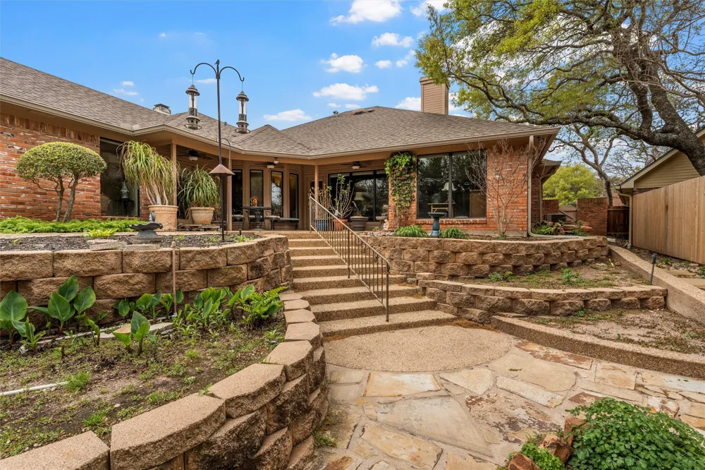99 Sugar Creek Place Woodway, TX 76712