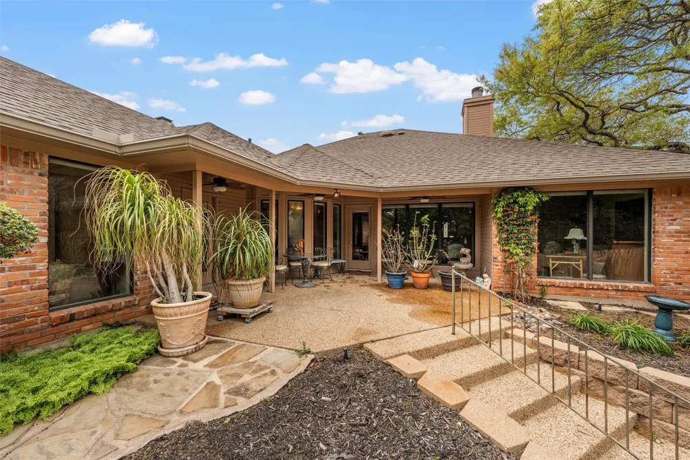 99 Sugar Creek Place Woodway, TX 76712