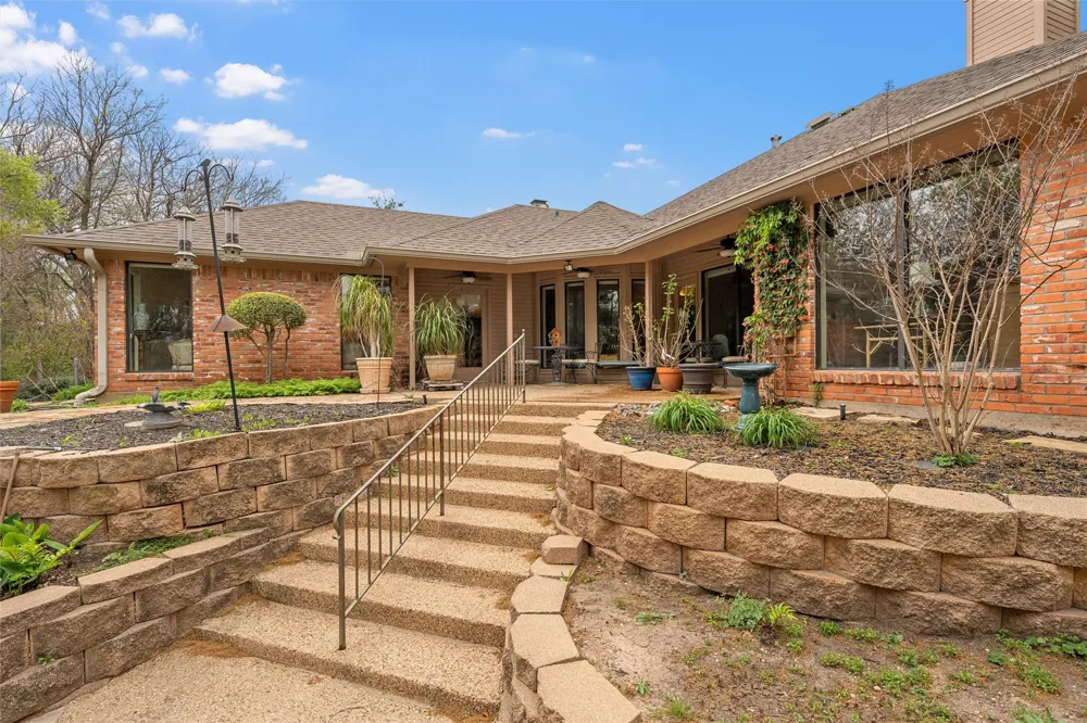 99 Sugar Creek Place Woodway, TX 76712