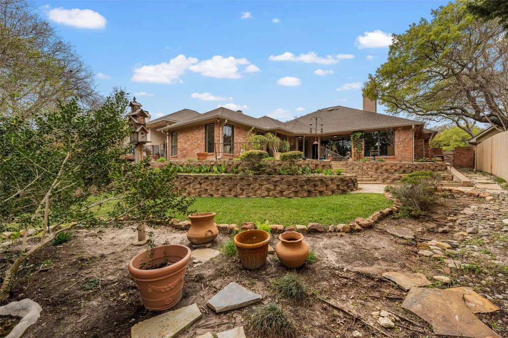 99 Sugar Creek Place Woodway, TX 76712