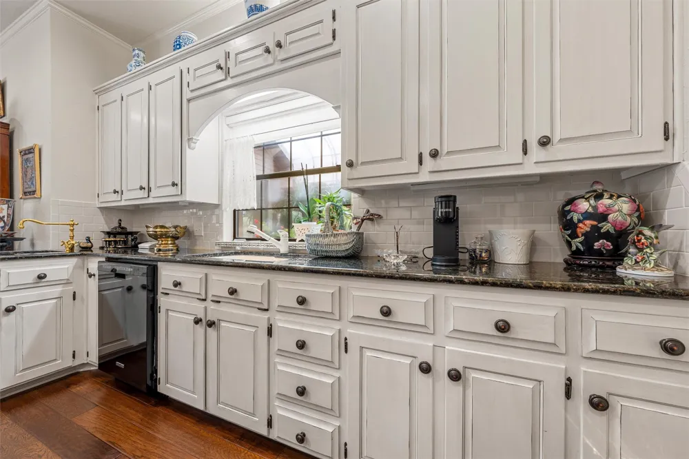 99 Sugar Creek Place Woodway, TX 76712