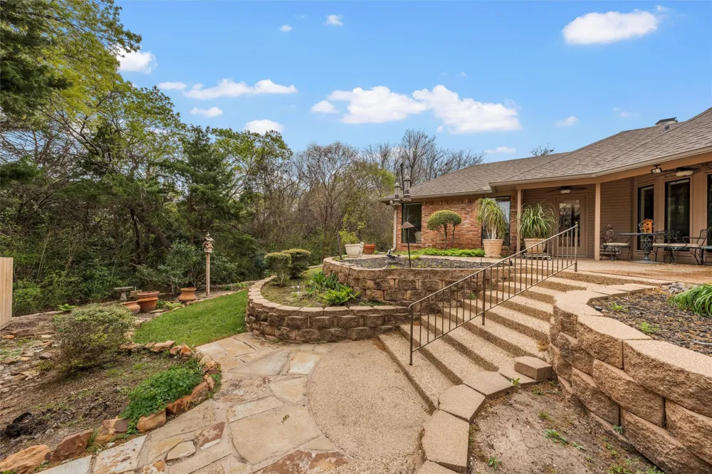 99 Sugar Creek Place Woodway, TX 76712