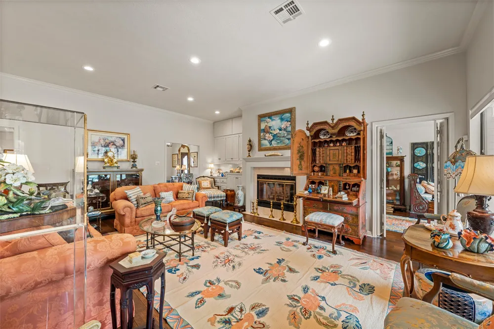 99 Sugar Creek Place Woodway, TX 76712