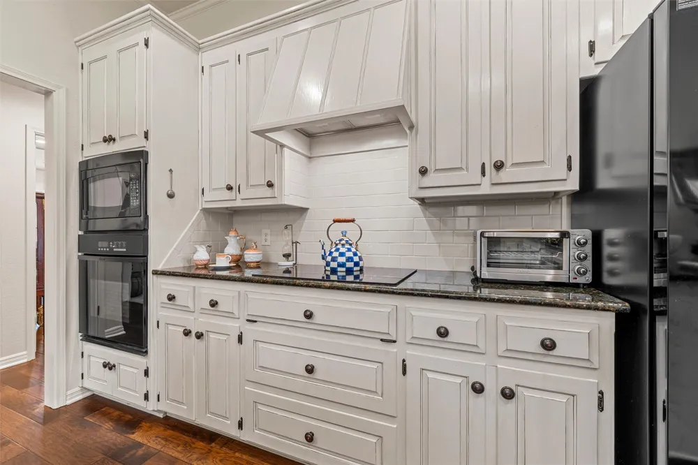 99 Sugar Creek Place Woodway, TX 76712