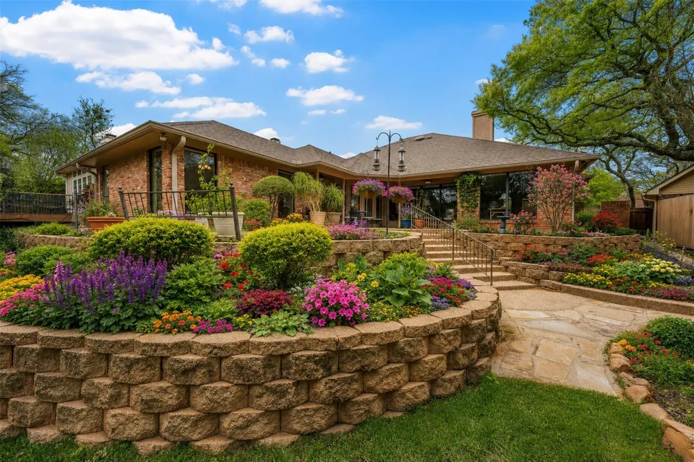 99 Sugar Creek Place Woodway, TX 76712