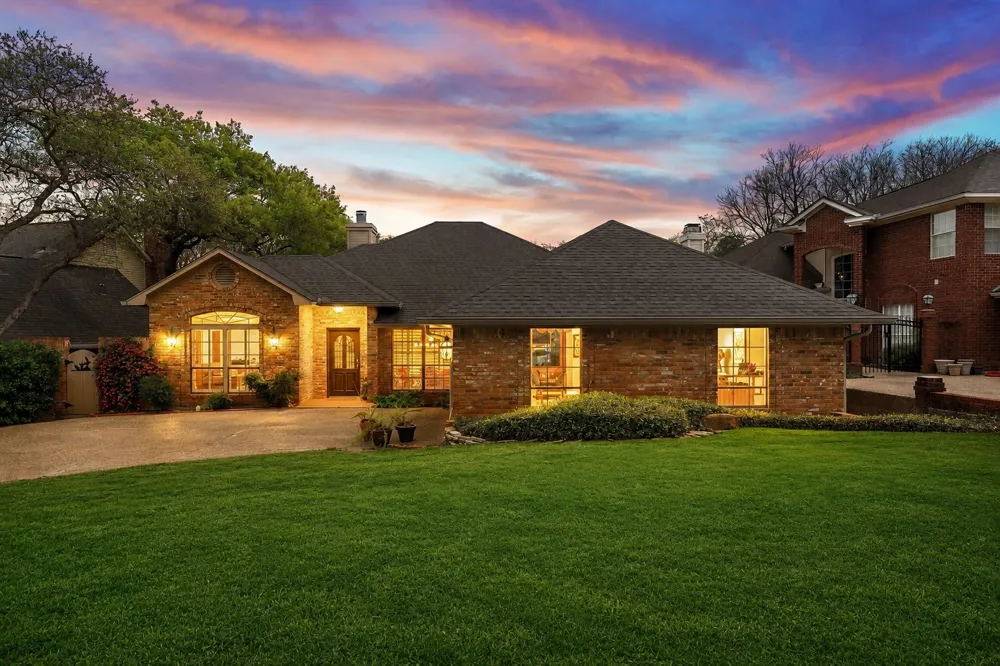 99 Sugar Creek Place Woodway, TX 76712