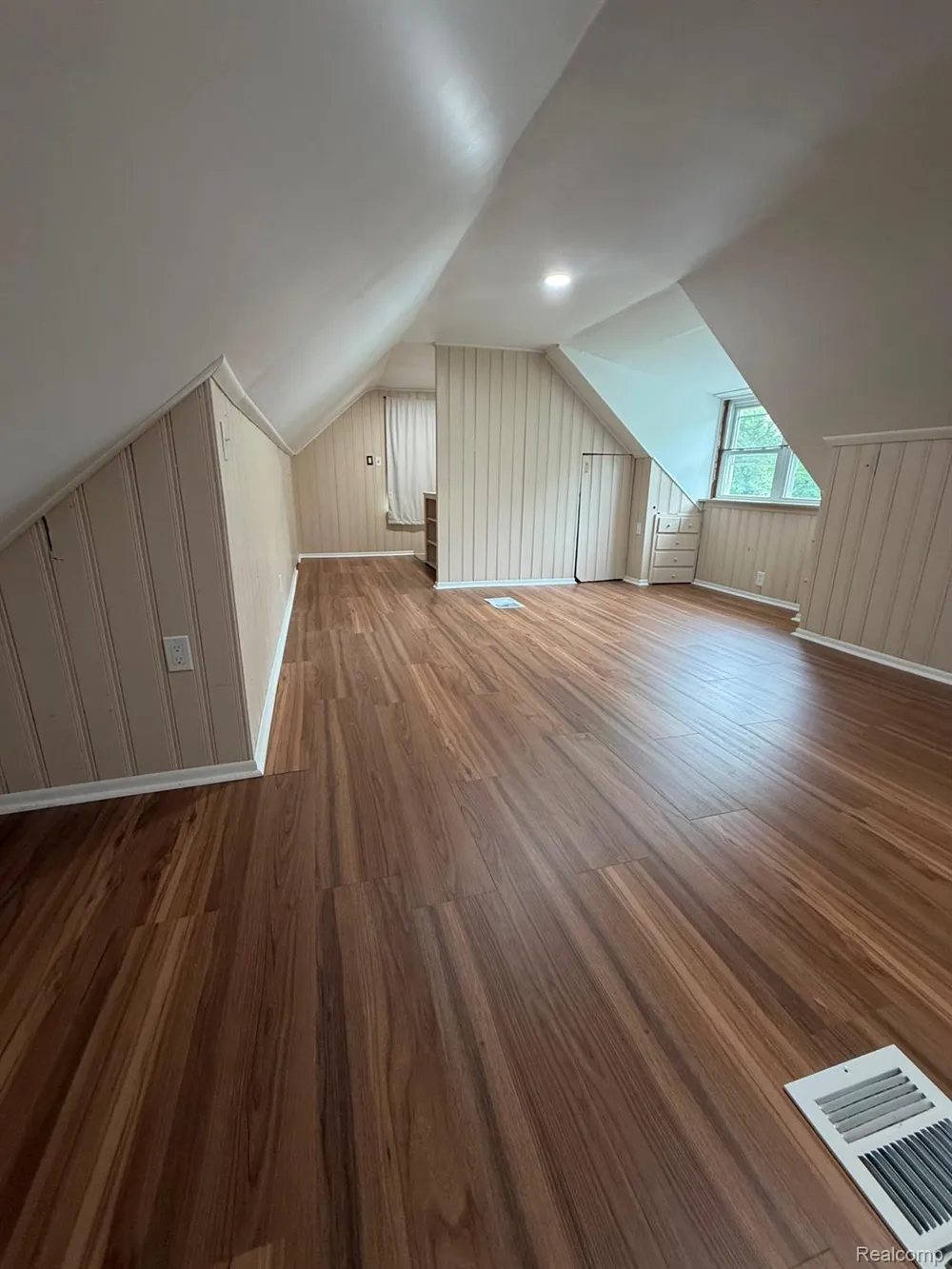 25428 Hopkins Street Dearborn Heights City, MI 48125