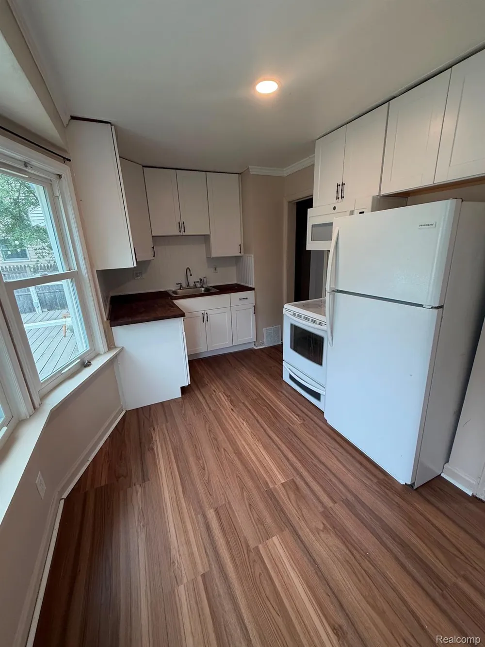25428 Hopkins Street Dearborn Heights City, MI 48125