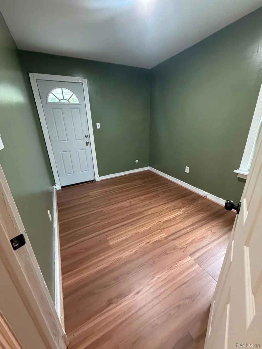 25428 Hopkins Street Dearborn Heights City, MI 48125