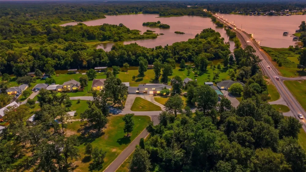146 Creekside Drive Onalaska, TX 77360