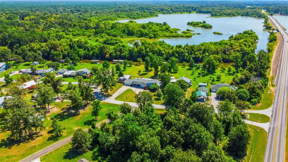 146 Creekside Drive Onalaska, TX 77360