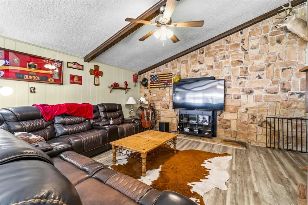 146 Creekside Drive Onalaska, TX 77360
