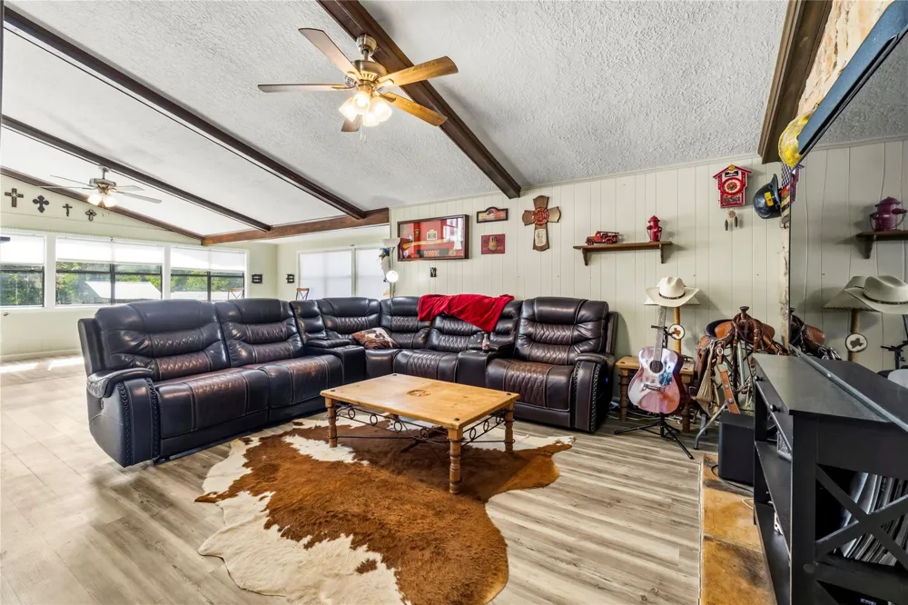 146 Creekside Drive Onalaska, TX 77360