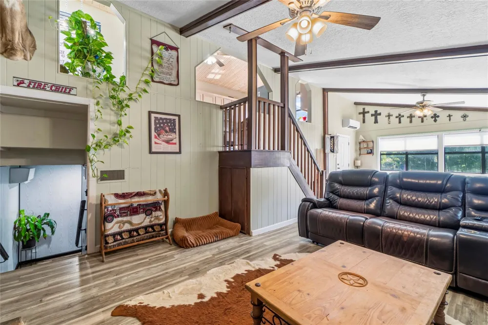 146 Creekside Drive Onalaska, TX 77360