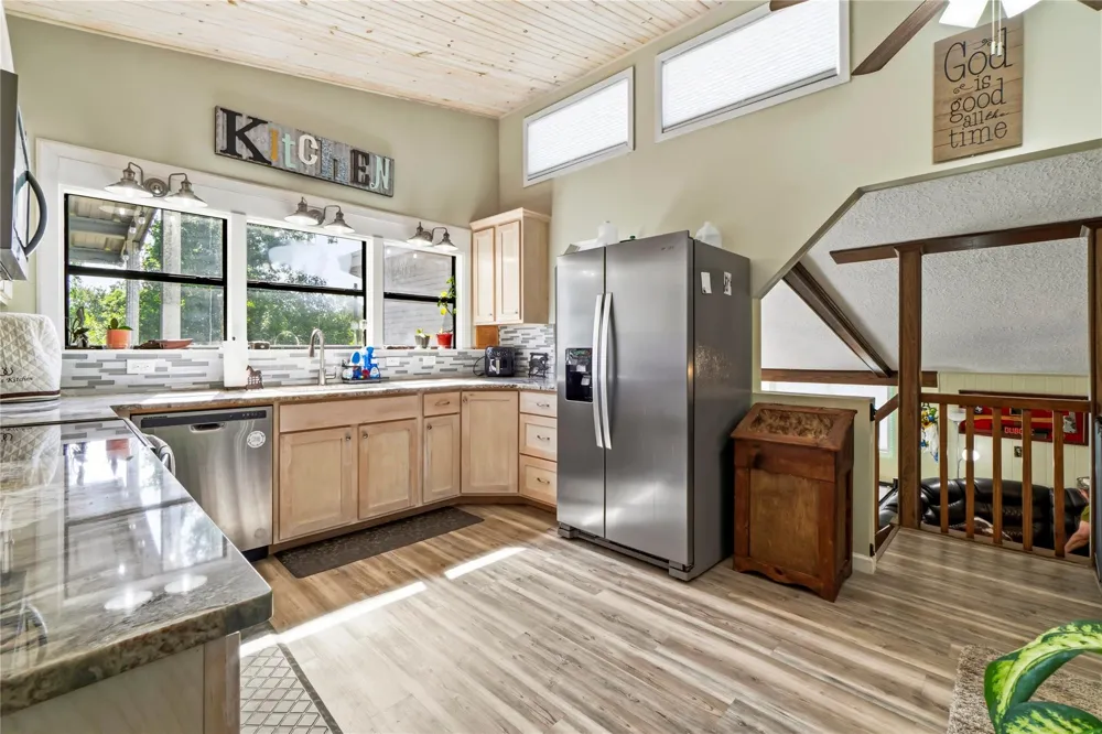 146 Creekside Drive Onalaska, TX 77360
