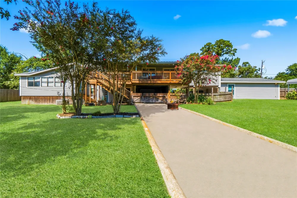 146 Creekside Drive Onalaska, TX 77360