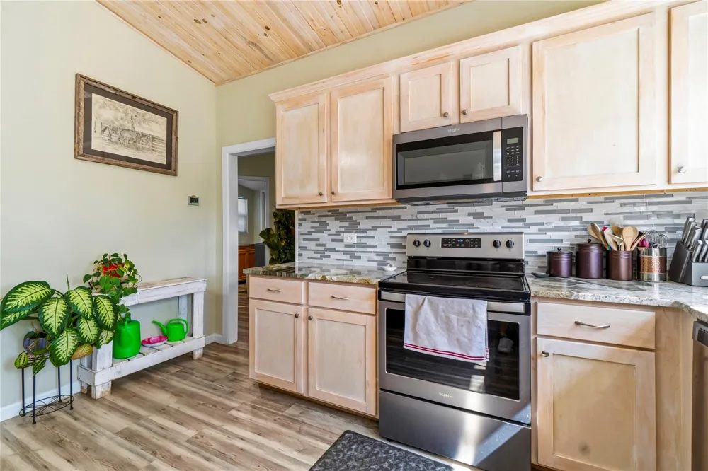 146 Creekside Drive Onalaska, TX 77360