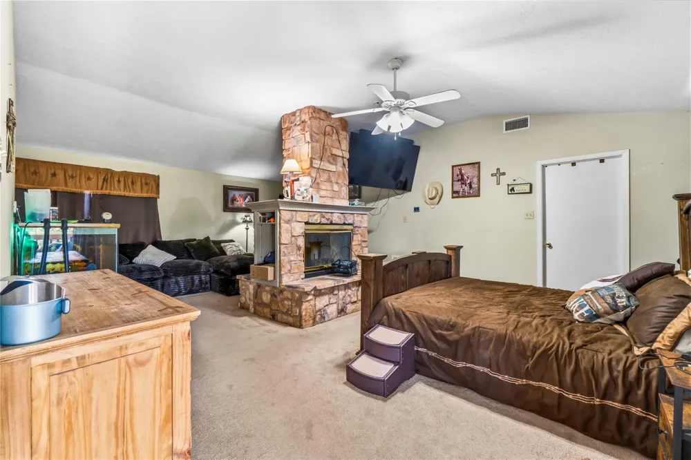 146 Creekside Drive Onalaska, TX 77360