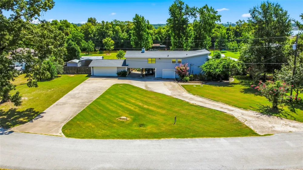 146 Creekside Drive Onalaska, TX 77360