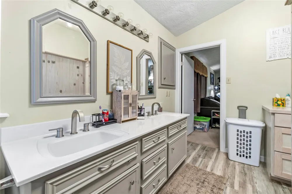 146 Creekside Drive Onalaska, TX 77360