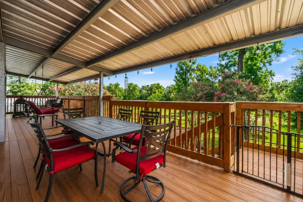 146 Creekside Drive Onalaska, TX 77360