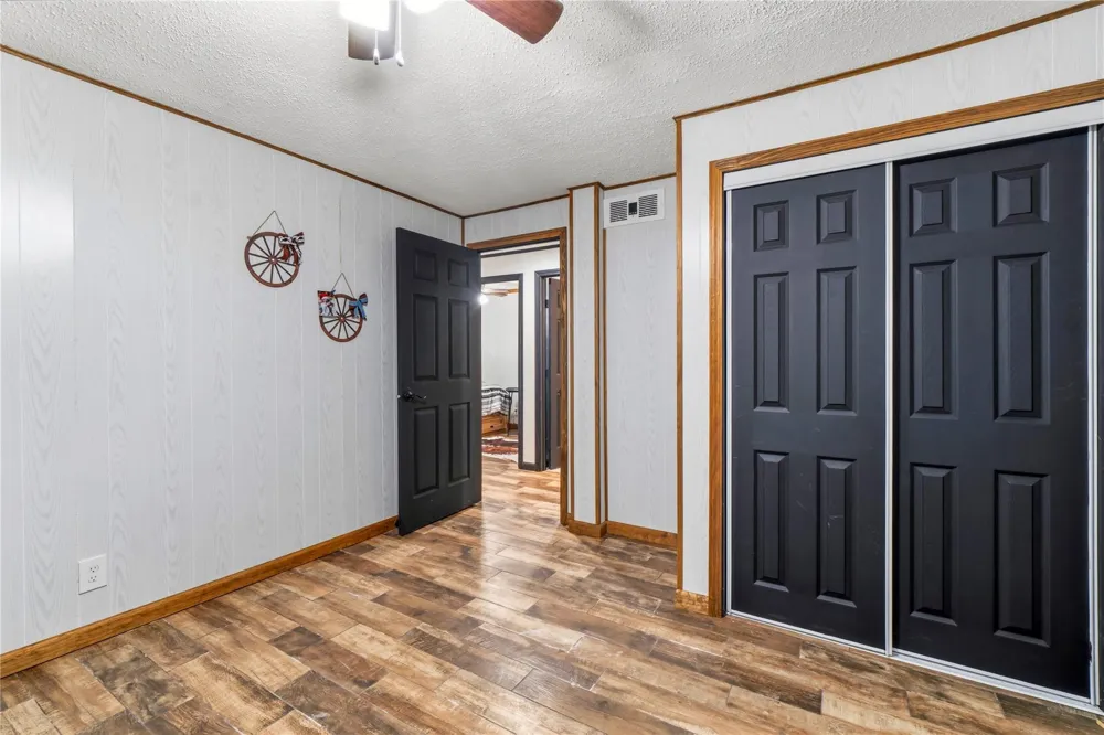 146 Creekside Drive Onalaska, TX 77360